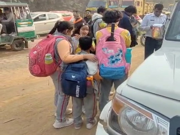 हादसे के बाद बच्चों में घबराहट देखी गई।