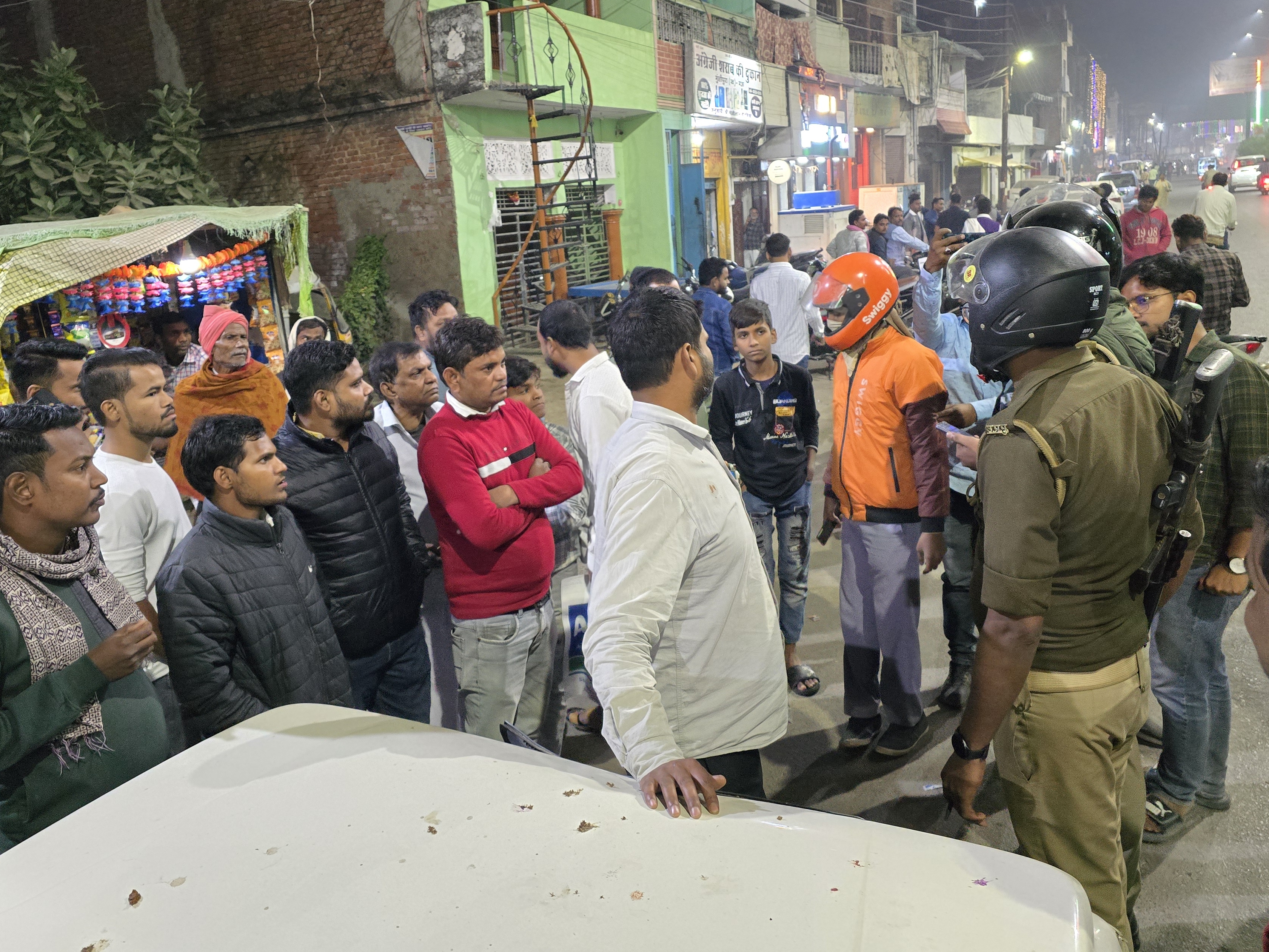 Accident of three vehicles in Mau