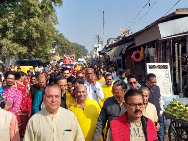 कनिष्का&nbsp;का बैंड बाजों के साथ धूमधाम से वरघोड़ा निकाला गया। - Dainik Bhaskar