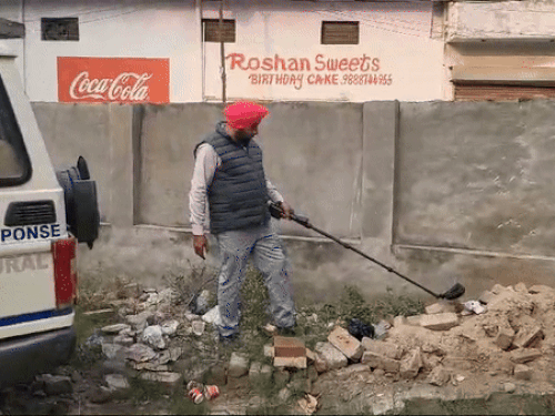 थाने में सुरक्षा कड़ी कर दी गई है।