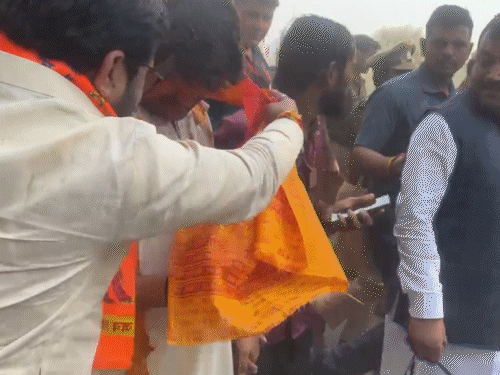 छिंदवाड़ा सांसद बंटी साहू भी सनातन हिंदू पदयात्रा में शामिल हुए।