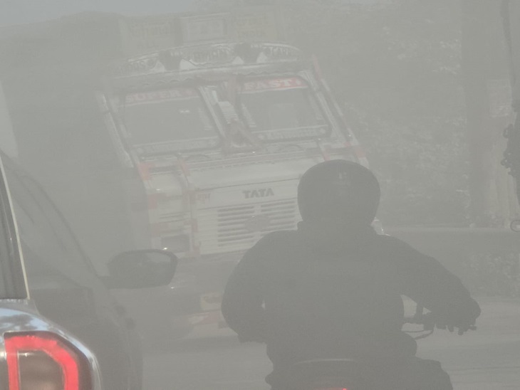 धूल के गुबार वाली यह तस्वीर केशकाल घाट में सड़क निर्माण से ठीक एक दिन पहले की है, जिसे दैनिक भास्कर की टीम ने अपने कैमरे में कैद किया था।