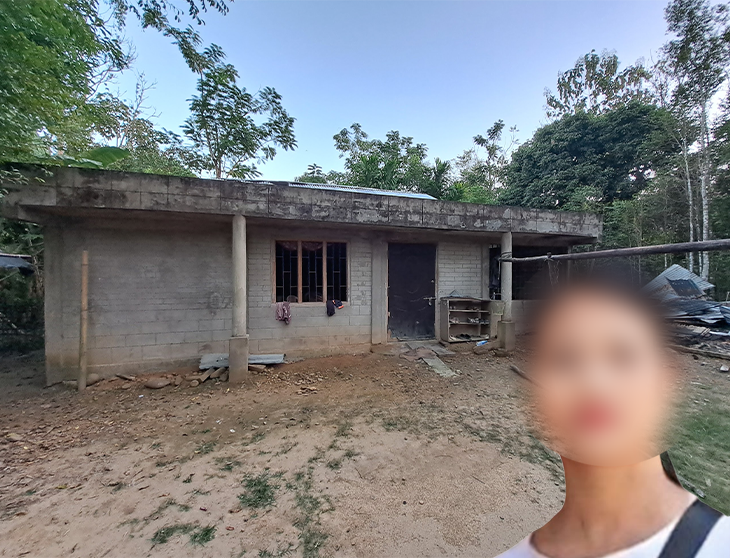 जायरॉन गांव की मीरा को इसी घर में जलाकर मार दिया गया। वे गांव में ही प्राइवेट स्कूल में पढ़ाती थीं।