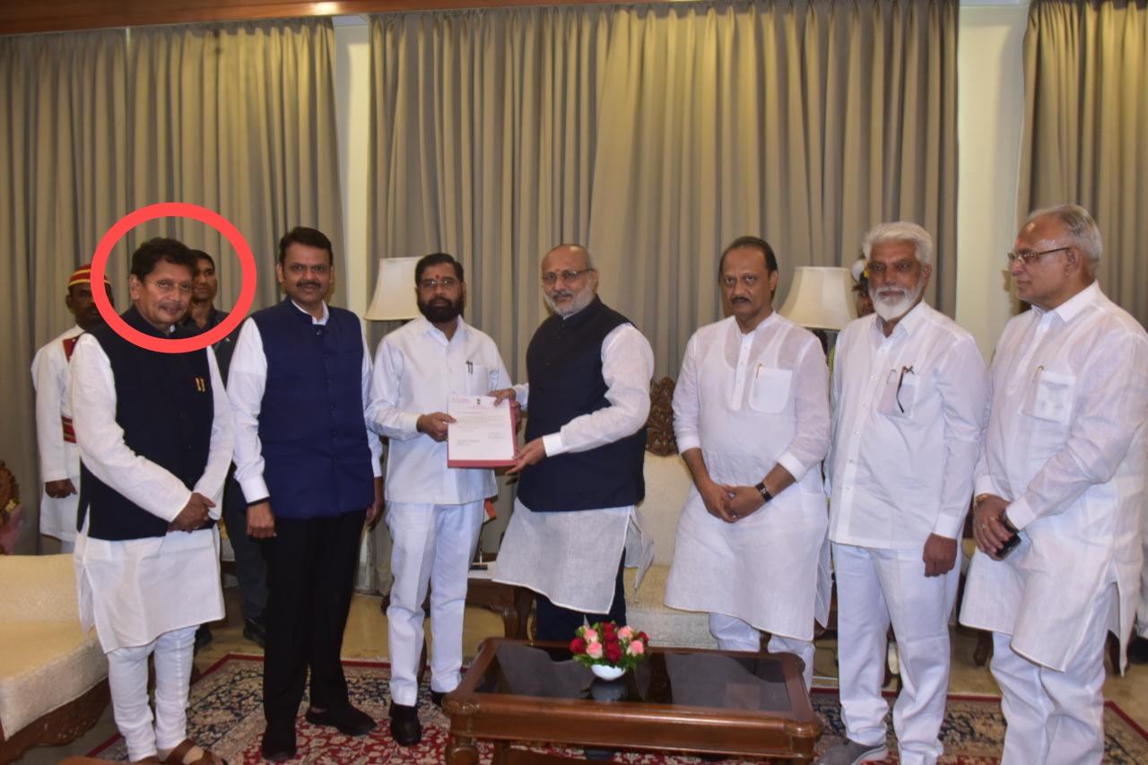 दीपक केसरकर शिंदे सरकार में शिक्षा मंत्री थे।