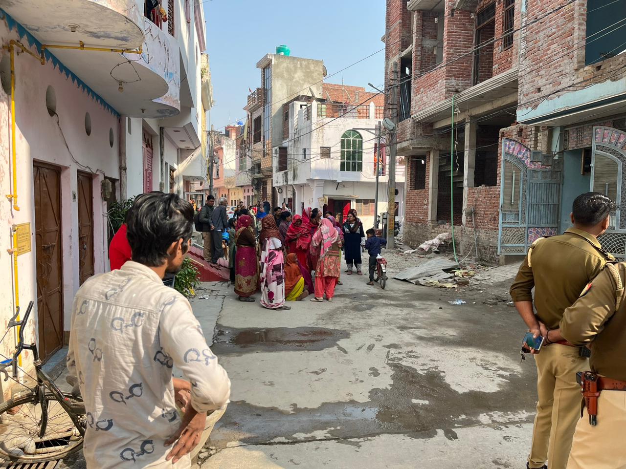 A young man died after falling from the third floor in Badayun | बदायूं ...