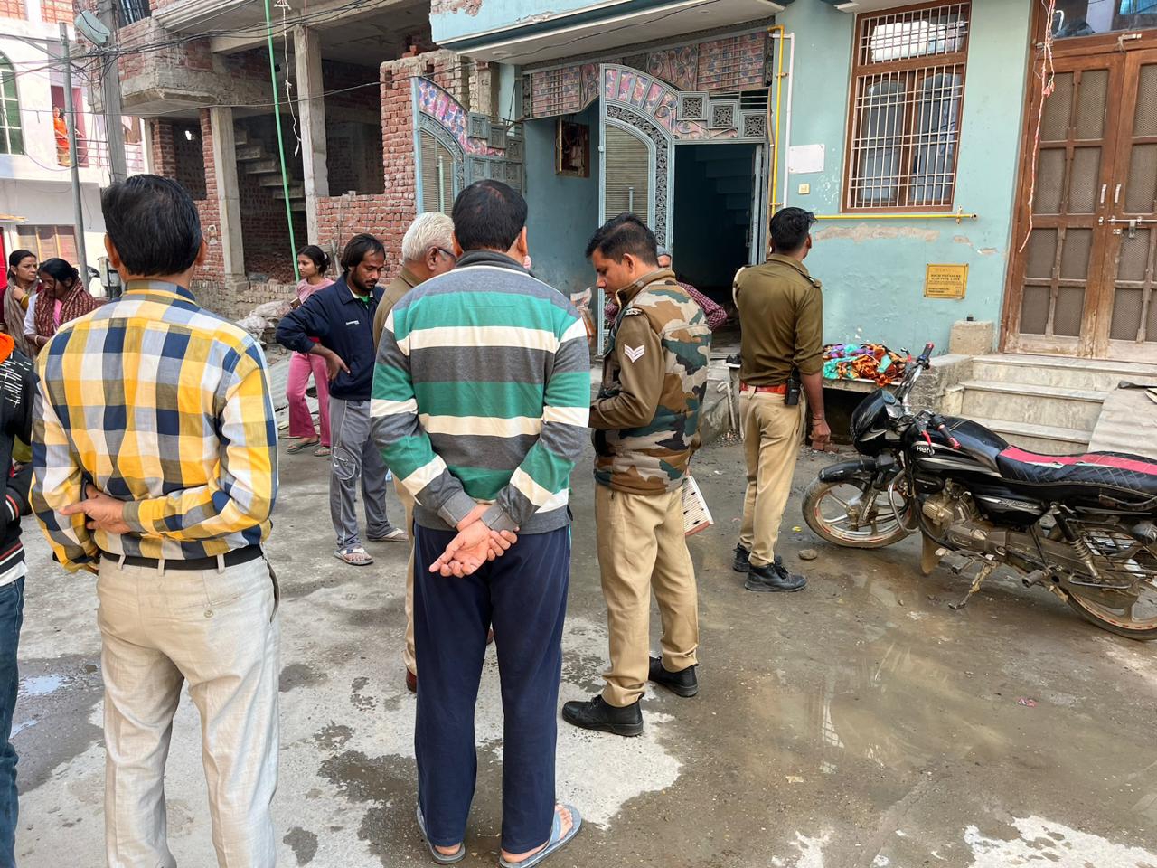 A young man died after falling from the third floor in Badayun | बदायूं ...