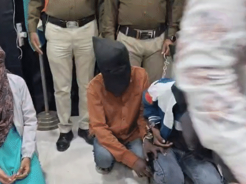 पुलिस ने हत्या के चारों आरोपियों को गिरफ्तार कर लिया है।