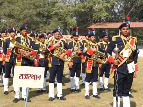 राजस्थान की टीम प्रस्तुति देते हुए।