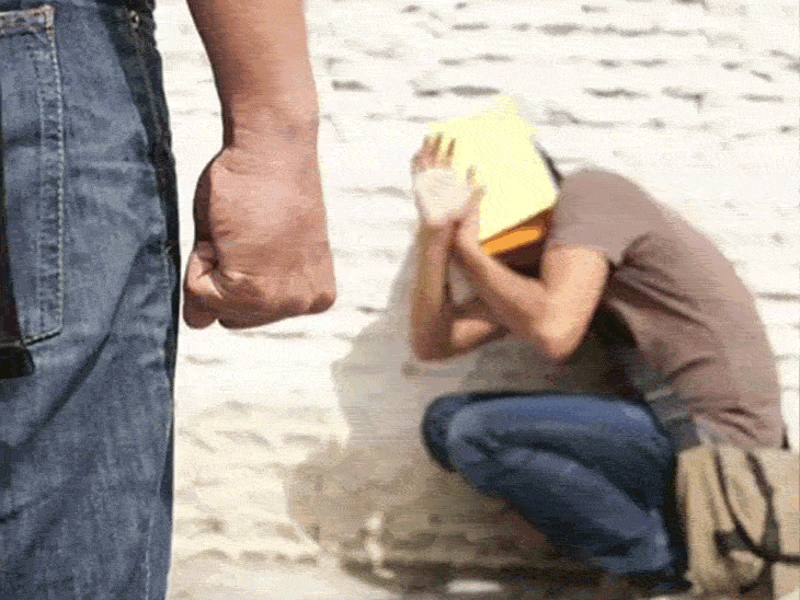 रैगिंग मामले में 9 सदस्यीय एंटी रैगिंग कमेटी ने करीब 50 स्टूडेंट्स से रैगिंग केस में 6 सीनियर्स को सस्पेंड किया है।
