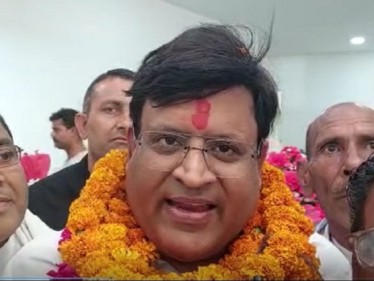 विपुल गोयल सैनी सरकार में रेवेन्यू, सिविल एविएशन और स्थानीय निकाय मंत्री हैं।