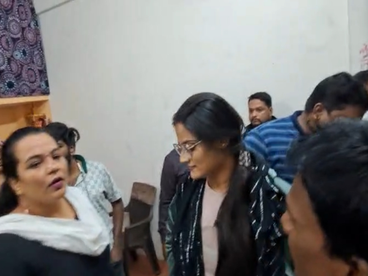 इनमें मोनिका सचदेवा और वृद्धि साहू भी शामिल थीं।