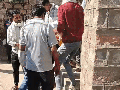 28 नवंबर की दोपहर शव घर पहुंचे तो कोहराम मच गया। चीख-पुकार के बीच जल्दी अंतिम संस्कार कर दिया गया।