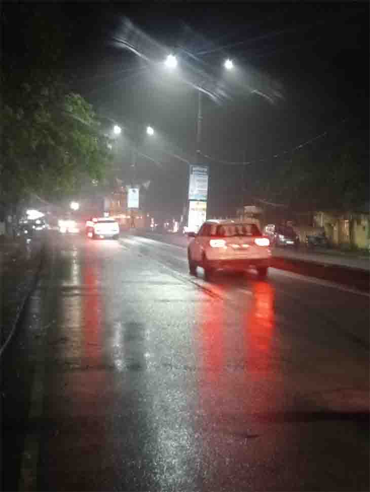 शहर में दोपहर बाद से शुरू हुई हल्की बूंदाबांदी