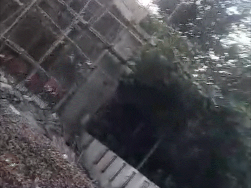 सीबीआई ने हमारे वीडियो जांचे। फिर अपनी डिवाइस से दोबारा स्टिंग करने को कहा।