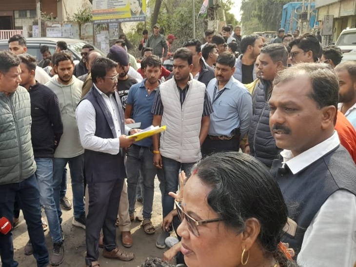 नेशलन हाइवे के अधिकारियों को सुनाई खरी-खोटी