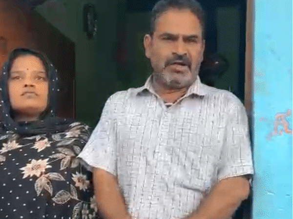 17 नवंबर को राजेश ने मकान के दरवाजे पर इस तरह का मैसेज लिखा था।