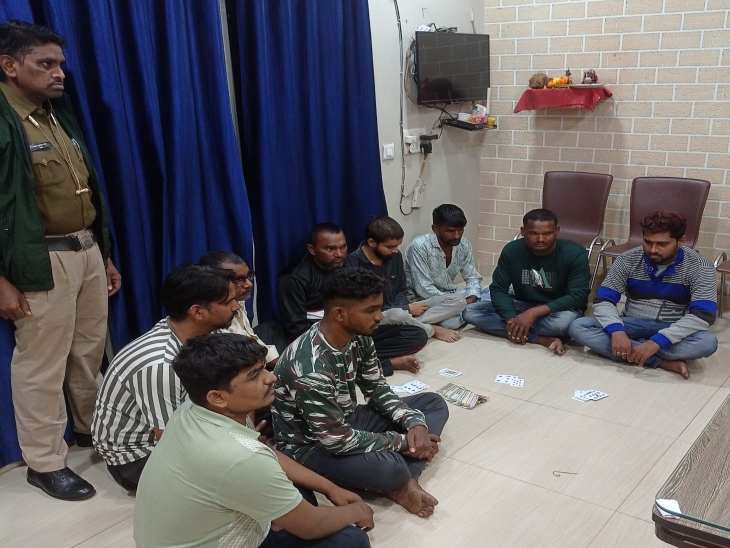 पुलिस ने ये कार्रवाई खुफिया सूचना मिलने पर रेड मारकर की है।