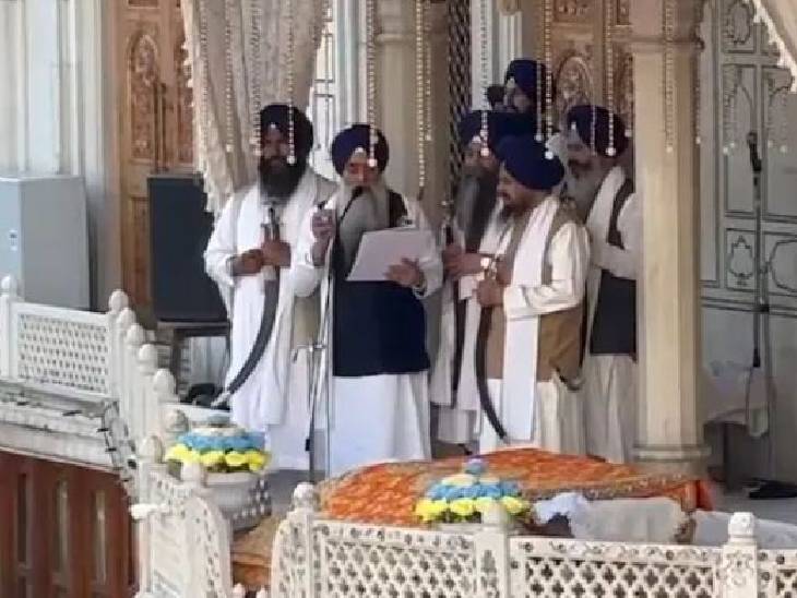 श्रीअकाल तख्त के प्रमुख जत्थेदार रघबीर सिंह ने सजा सुनाई।