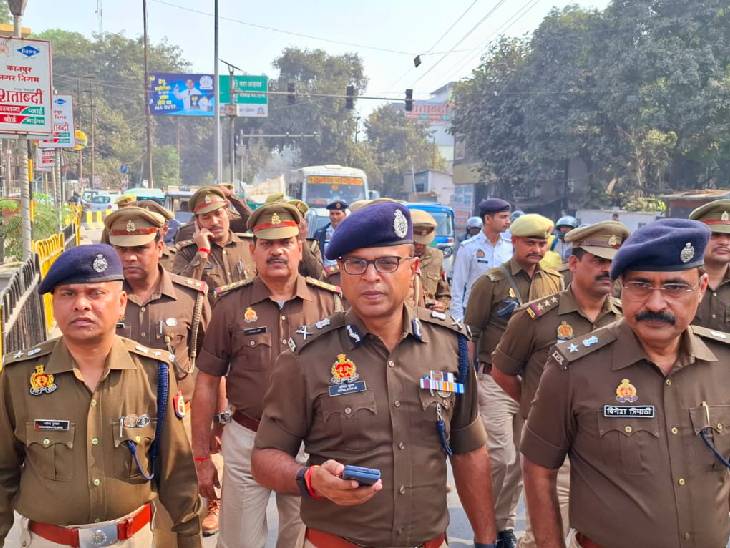 पुलिस कमिश्नर अखिल कुमार ने डीसीपी ट्रैफिक और डीसीपी सेंट्रल दिनेश त्रिपाठी के साथ जरीब चौकी चौराहा का किया निरीक्षण।