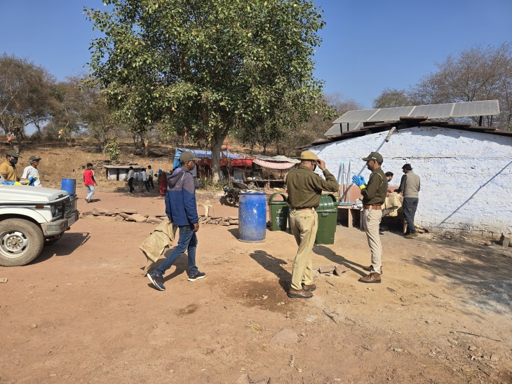 कैला देवी गुफा मंदिर पर राष्ट्रीय प्रदूषण नियंत्रण दिवस मनाया गया। - Dainik Bhaskar