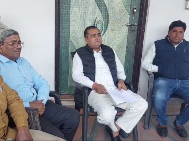 विधायक दर्शन सिंह गुर्जर ने सफाईकर्मी भर्ती मामले में भ्रष्टाचार और गोपनीयता भंग होने के गंभीर आरोप लगाए हैं। - Dainik Bhaskar