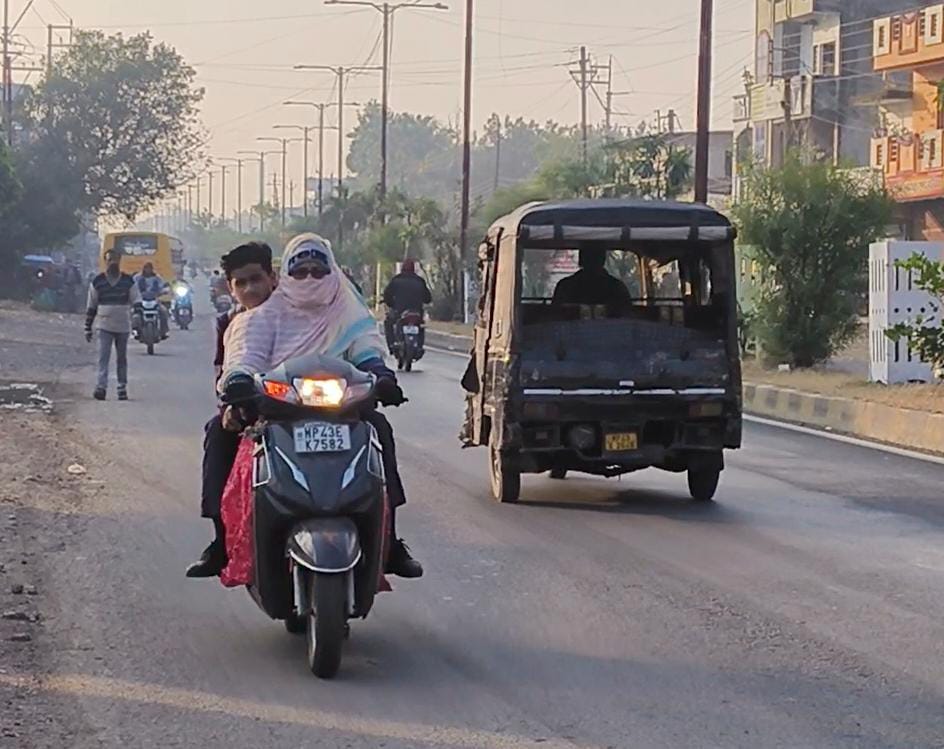 सुबह-सुबह कोहरा भी छाने लगा है।