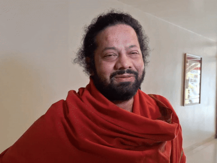 कालीचरण महाराज ने हिंदुओं से जाति और वर्ण को पूछना और बताना बंद करने का आवाहन किया है।