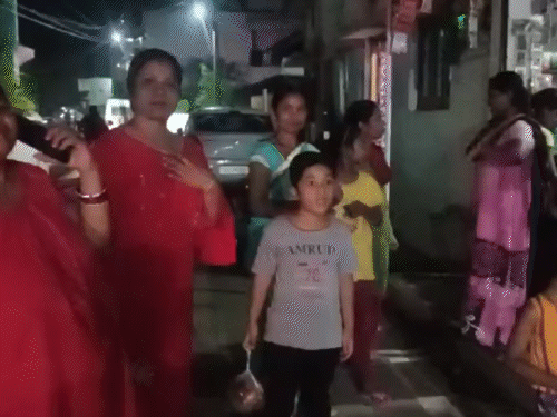 जगदलपुर के कई इलाकों में बुधवार रात 12 मिनट के अंतराल में भूकंप के 2 झटके महसूस किए गए। एहतियातन लोग घरों से बाहर निकल आए।