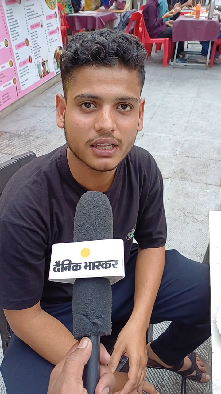 आदित्य सिंह, स्टूडेंट