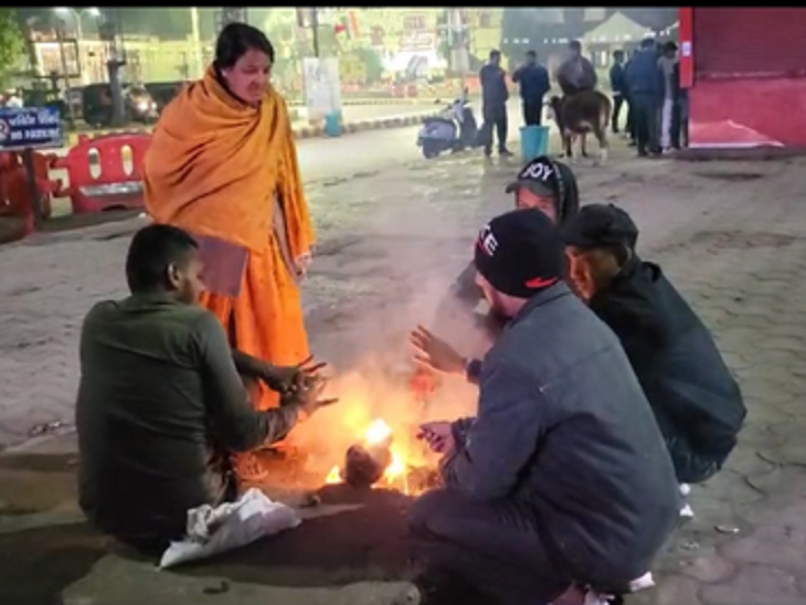 गौरेला पेंड्रा मरवाही जिले में सुबह शाम अलाव का सहारा लेना पड़ रहा है।