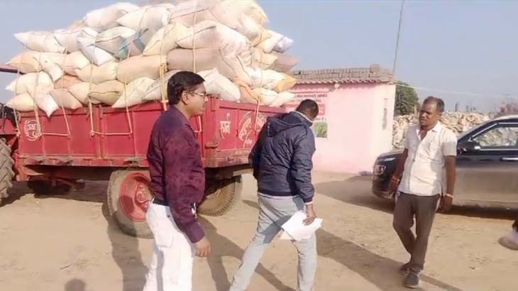 300 बोरी धान खपाने के लिए लाया था, लेकिन पकड़ा गया।