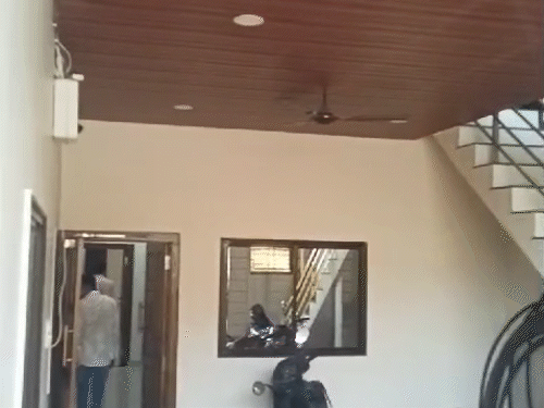 इस मकान में ऑफिस खोला गया था।