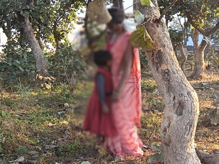 फांसी में झूलता मिला मां-बेटी का शव। - Dainik Bhaskar