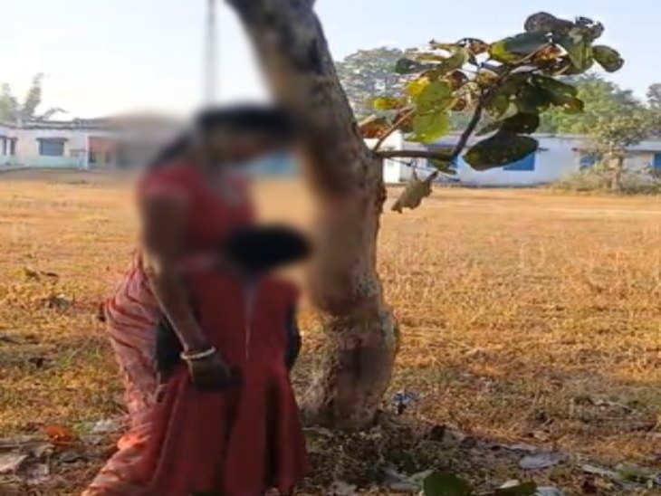 स्कूल के सामने पेड़ पर लटकती मिली मां-बेटी की लाश।