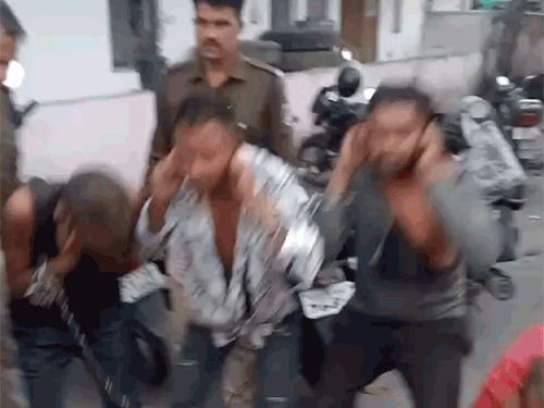 बदमाशों से उठक बैठक भी कराई गई।