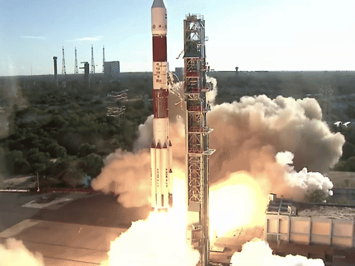 इस्रोने 5 डिसेंबर रोजी श्रीहरिकोटा येथील सतीश धवन अंतराळ केंद्रातून प्रोबा-3 मोहीम प्रक्षेपित केली. युरोपियन स्पेस एजन्सी (ESA) च्या या मोहिमेचा उद्देश कोरोनाग्राफ आणि ऑकल्टर या दोन उपग्रहांद्वारे सूर्याच्या बाह्य वातावरणाचा अभ्यास करणे आहे.
