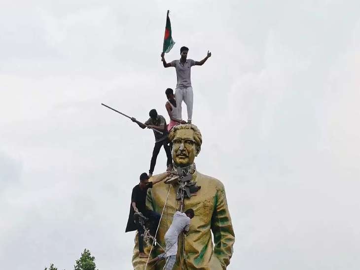 शेख मुजीबुर्रहमान बांग्लादेश के पहले राष्ट्रपति थे। वह 17 अप्रैल 1971 से लेकर 15 अगस्त 1975 तक देश के प्रधानमंत्री भी रहे थे।