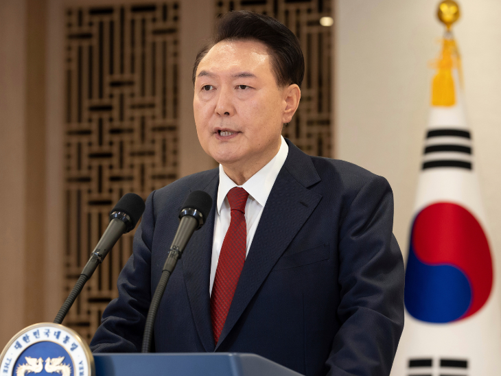 দক্ষিণ কোরিয়ার প্রেসিডেন্ট বলেছেন- সামরিক আইন ছিল আইনি সিদ্ধান্ত: গণতন্ত্র বাঁচাতে পার্লামেন্টে সেনা পাঠালেন, জরুরি অবস্থা জারি করলেন; এটি একটি বিদ্রোহ নয়