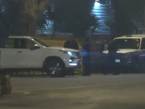 फडणवीस ने रक्षा मंत्री राजनाथ सिंह और परिवहन मंत्री नितिन गडकरी से भी मुलाकात की।