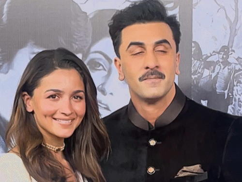 Ranbir-Alia were seen holding hands