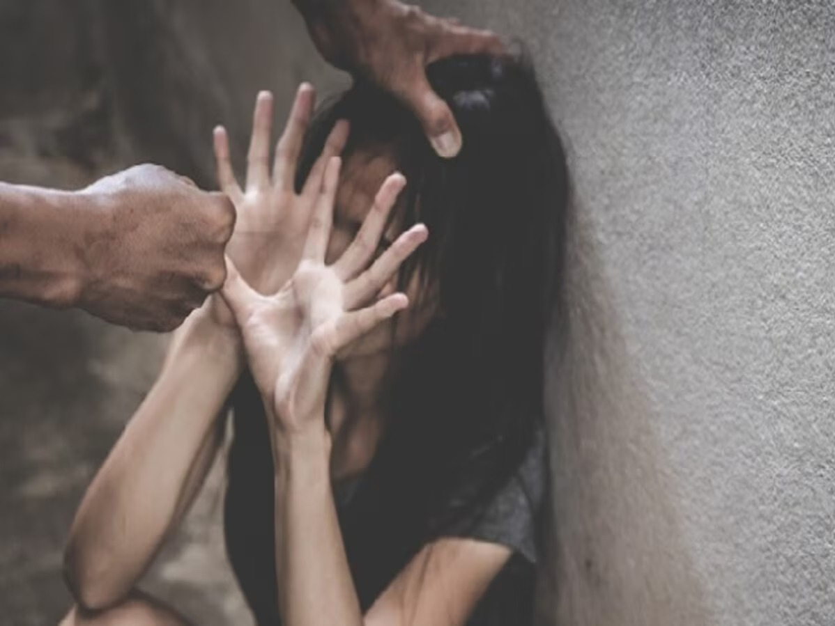 टॉफी का लालच देकर मासूम से 15 बार किया रेप टॉफी का लालच देकर मासूम से 15 बार किया रेप