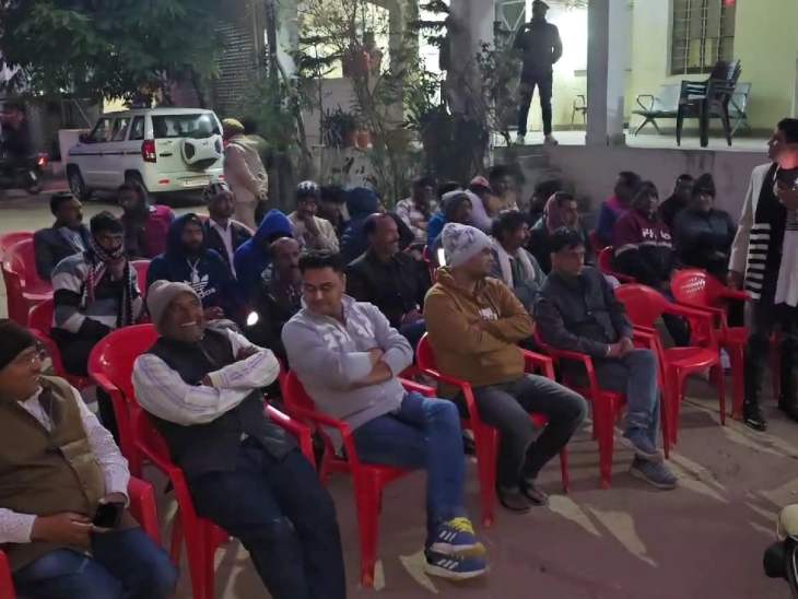 हिंदू स्वाभिमान यात्रा को लेकर करौली कोतवाली थाने में शांति समिति की बैठक आयोजित हुई। - Dainik Bhaskar