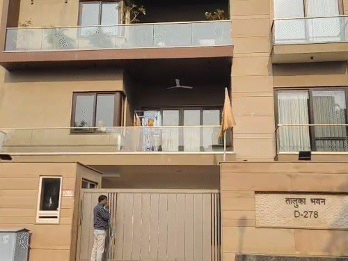 जयपुर के बनीपार्क स्थित मीरा मार्ग पर तालुका टेंट से जुड़े कारोबारी के घर पर भी सर्च किया गया।