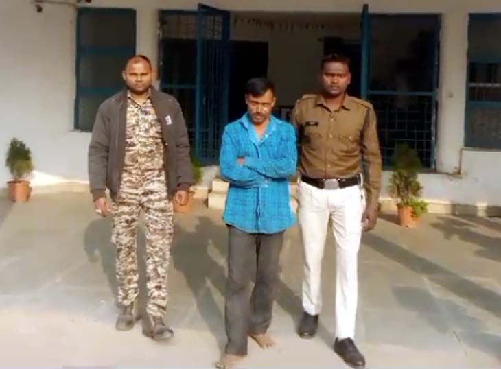 विवाद सुलझाने गए आरक्षक के साथ आरोपी ने गाली गलौज करते हुए जान से मारने की धमकी दी