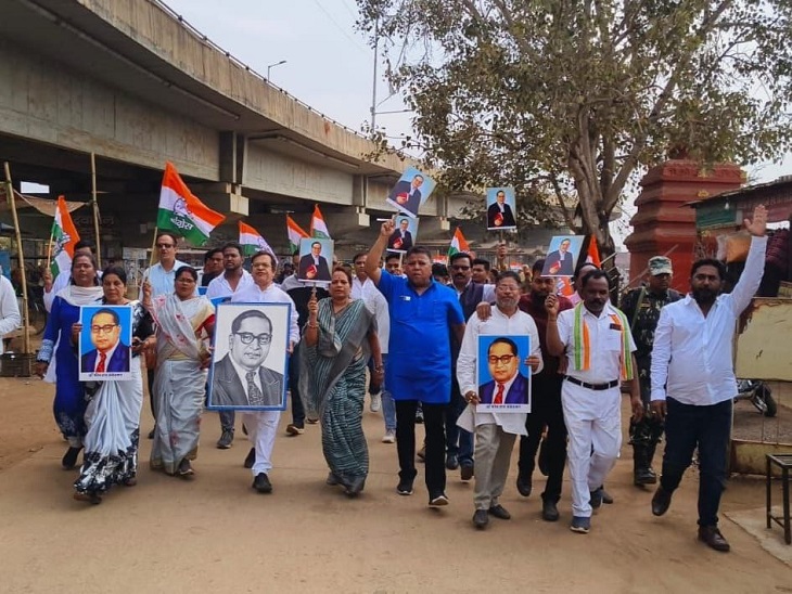 सम्मान यात्रा निकालते कांग्रेसी - Dainik Bhaskar