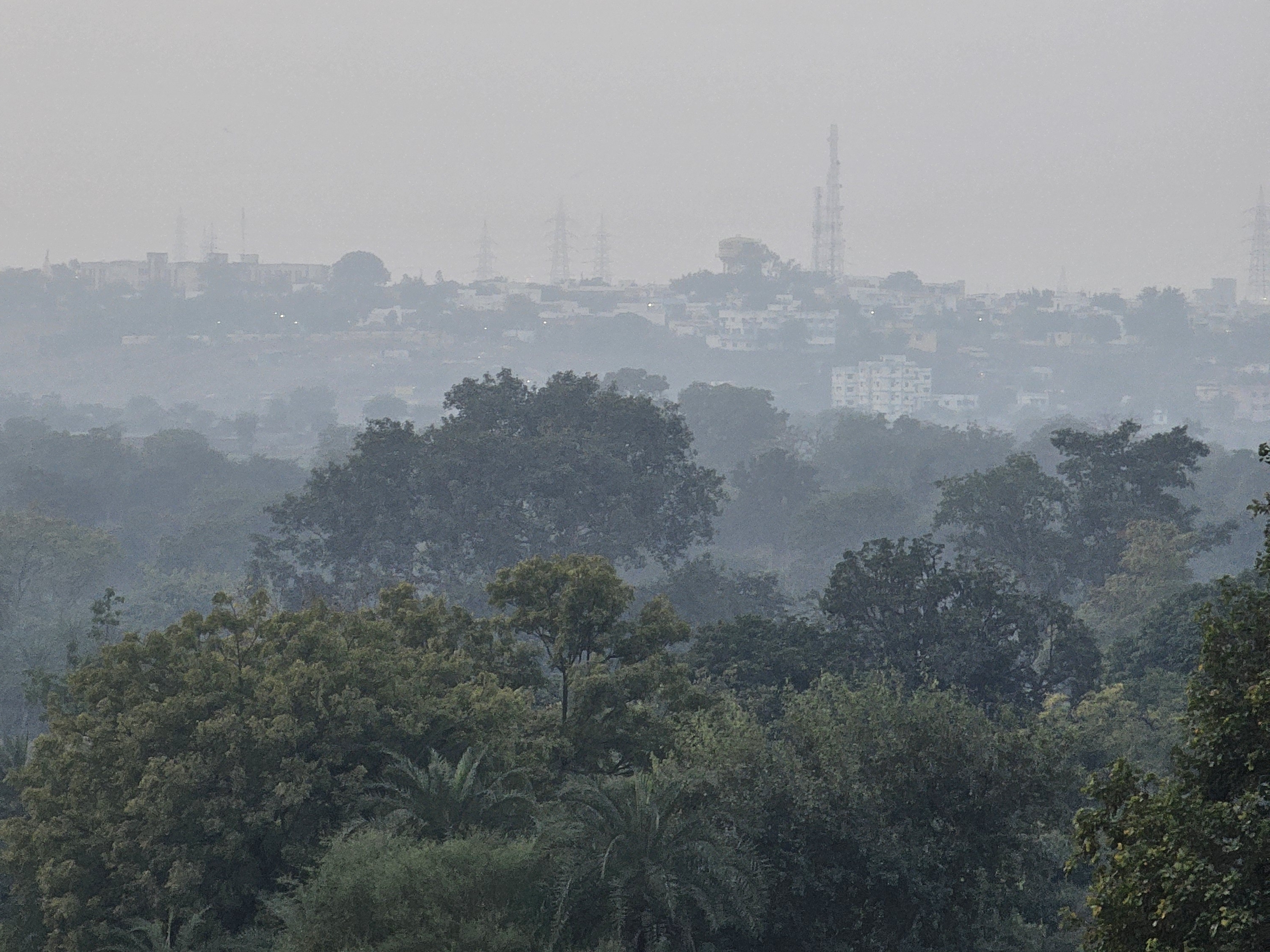 Surya Narayan was not seen, clouds remained overcast | सूर्य नारायण के ...