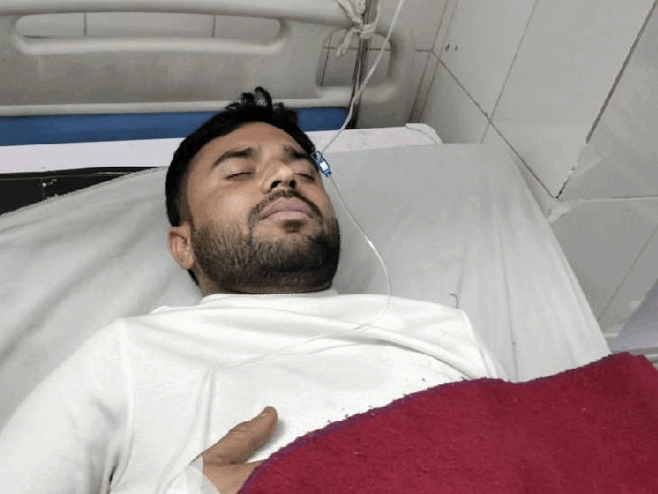 मुरादाबाद में सोमवार देर रात मुठभेड़ में घायल बदमाशों को अस्पताल में भर्ती कराया गया।