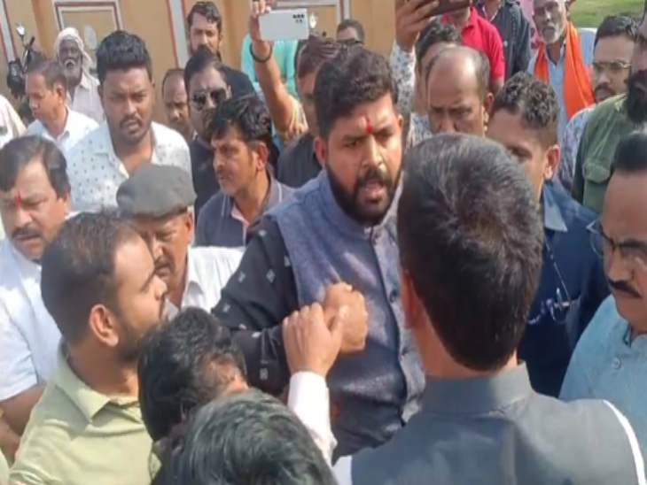 रायपुर के BJP प्रदेश कार्यालय में हंगामा।