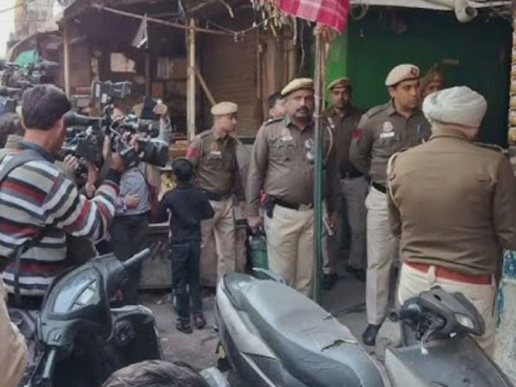 पुलिस द्वारा गिरफ्तार बांग्लादेशी फर्जी आईडी बनाकर दिल्ली में रह रहे थे। - Dainik Bhaskar