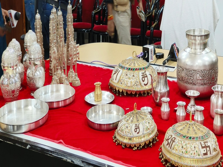 चोरी को मंदिर में काम करने वाले माली ने ही अंजाम दिया था।